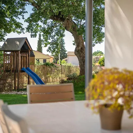 Vila Lounge Kapelana With Private Pool, Basketball, Volleyball & Football