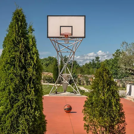 Lounge Kapelana With Private Pool, Basketball, Volleyball & Football * Juršići