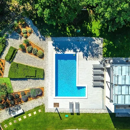 Lounge Kapelana With Private Pool, Basketball, Volleyball & Football Villa *