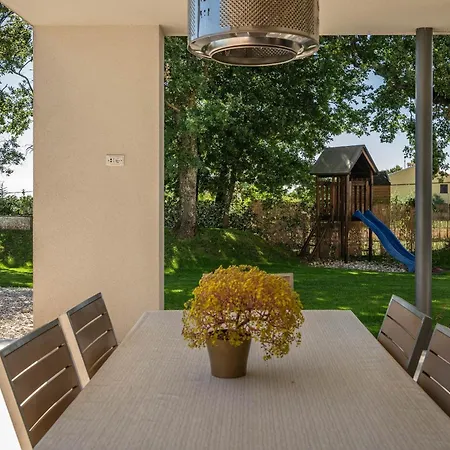 Villa Lounge Kapelana With Private Pool, Basketball, Volleyball & Football