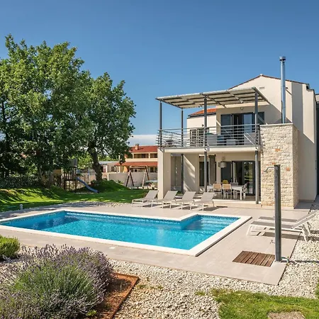 Lounge Kapelana With Private Pool, Basketball, Volleyball & Football