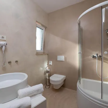 Villa Lounge Kapelana With Private Pool, Basketball, Volleyball & Football *