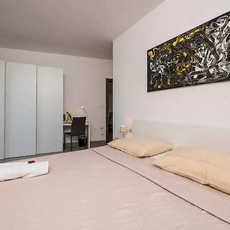 Lounge Kapelana With Private Pool, Basketball, Volleyball & Football Villa *