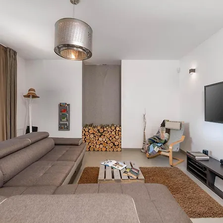 Lounge Kapelana With Private Pool, Basketball, Volleyball & Football *