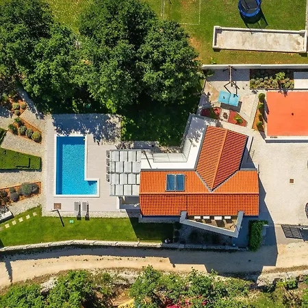 Villa Lounge Kapelana With Private Pool, Basketball, Volleyball & Football *
