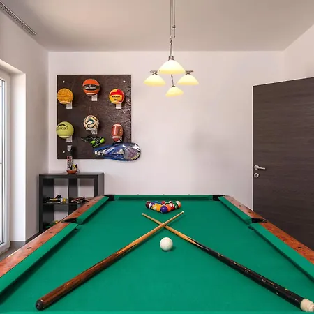 Villa Lounge Kapelana With Private Pool, Basketball, Volleyball & Football Juršići