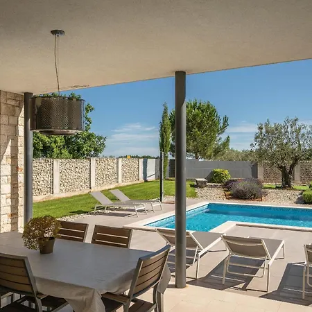 Lounge Kapelana With Private Pool, Basketball, Volleyball & Football * Juršići