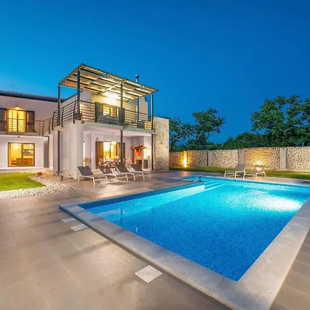Lounge Kapelana With Private Pool, Basketball, Volleyball & Football Villa