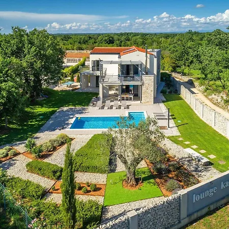 Lounge Kapelana With Private Pool, Basketball, Volleyball & Football Jursici